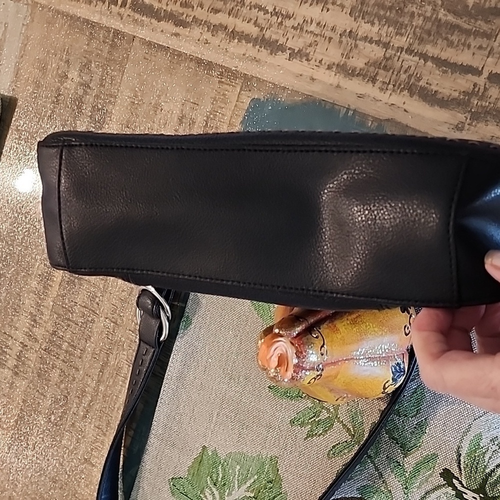 AURIELLE Leather Shoulder Bag - Picture 12 of 12